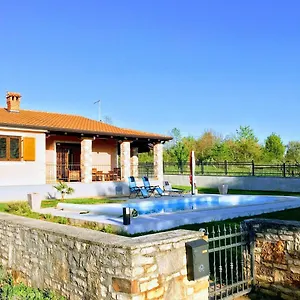 Daisy Ferienhaus Tar-Vabriga